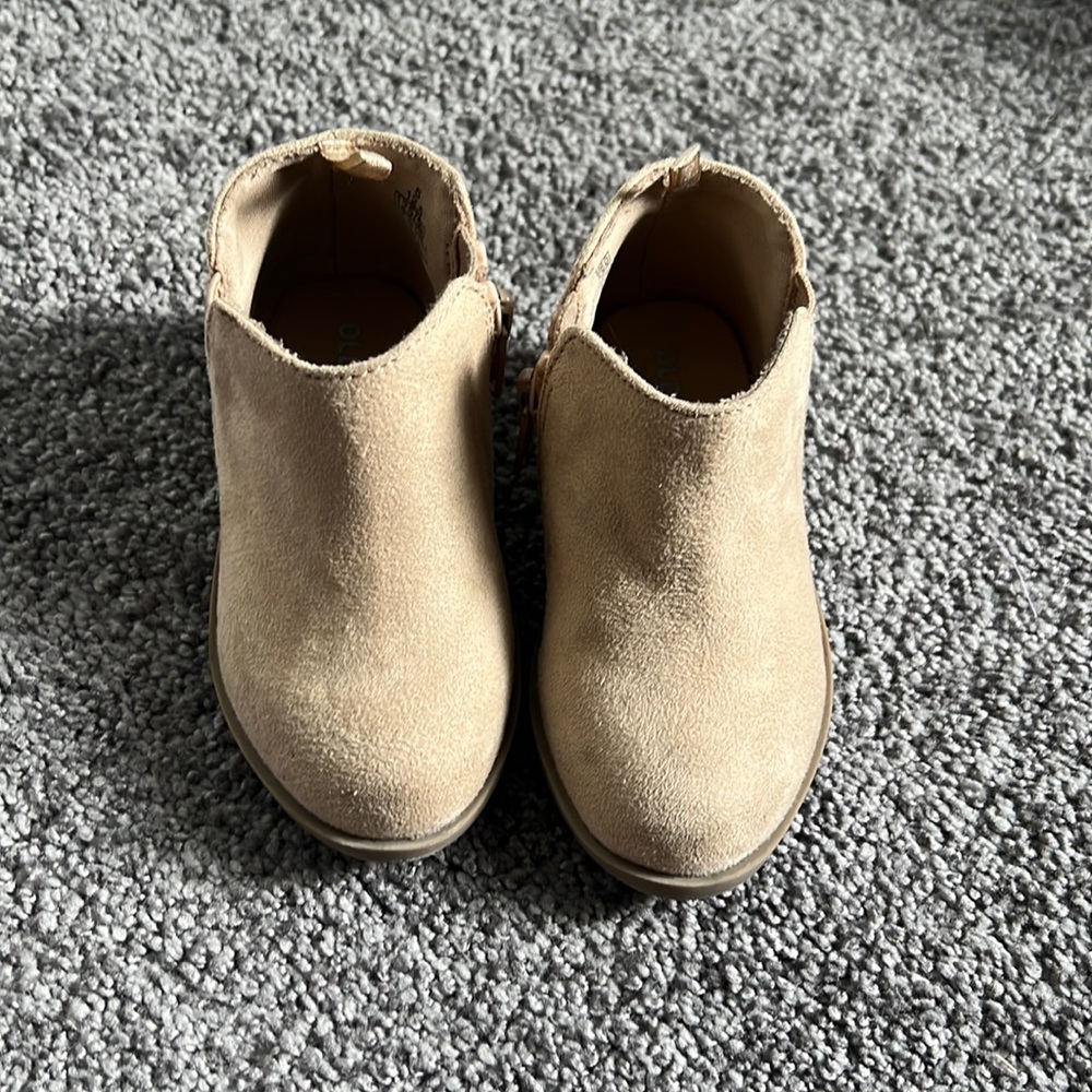 Adorable booties toddler size 5